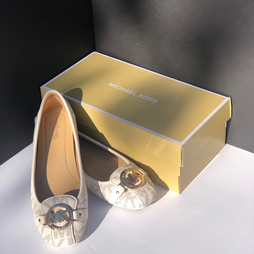 HOSTPICK 🎉Michael Kors Flat Shoes - Picture 2 of 8
